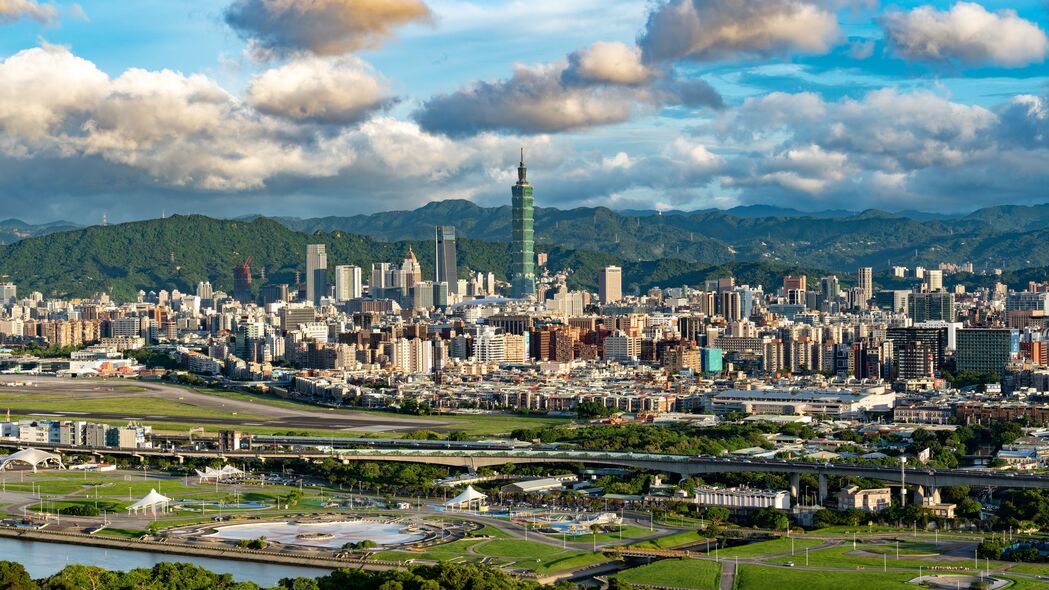 城市风貌尽收眼底，绝美建筑、壮丽山脉4K高清壁纸下载（3840x2160）