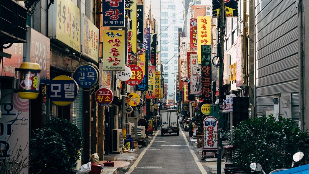 城市街景如画，4K超高清壁纸，3840x2160分辨率，展现建筑象形文字之美