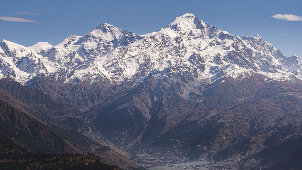 山峰雪景岩石天空绝美4K壁纸，3840x2160高清风景图片，一键下载！