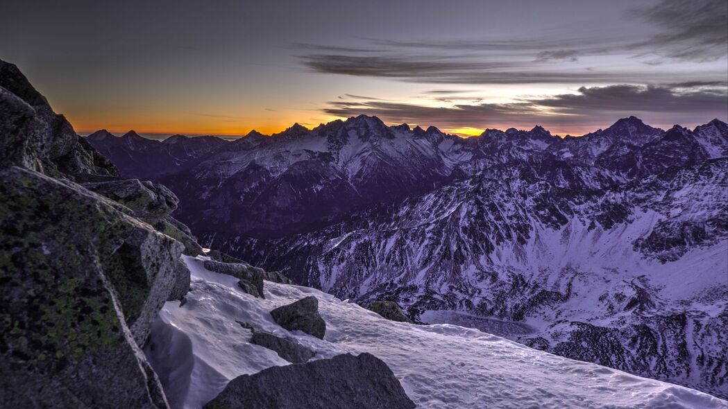 山脉岩石雪景4K高清壁纸，3840x2160超清风景图片，一键下载