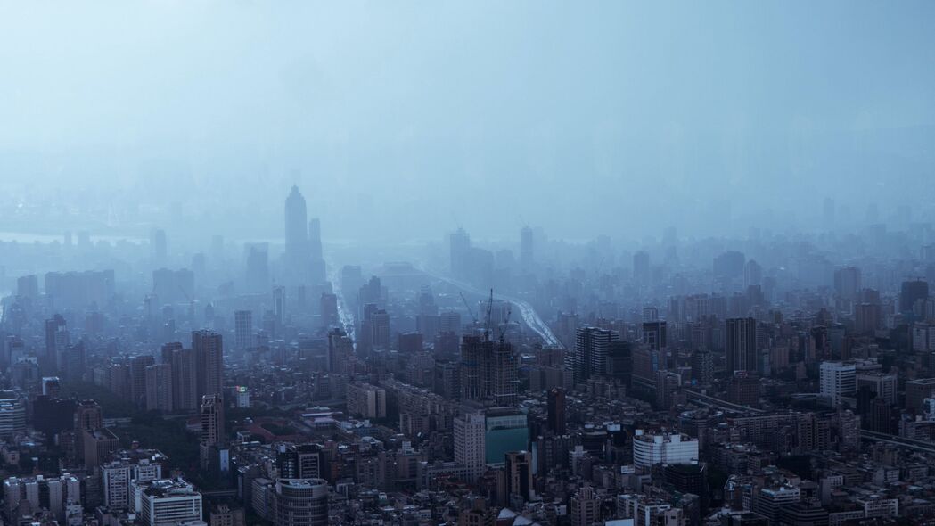 城市摩天巨影，雾锁天际，4K超清壁纸，3840x2160高清风景下载