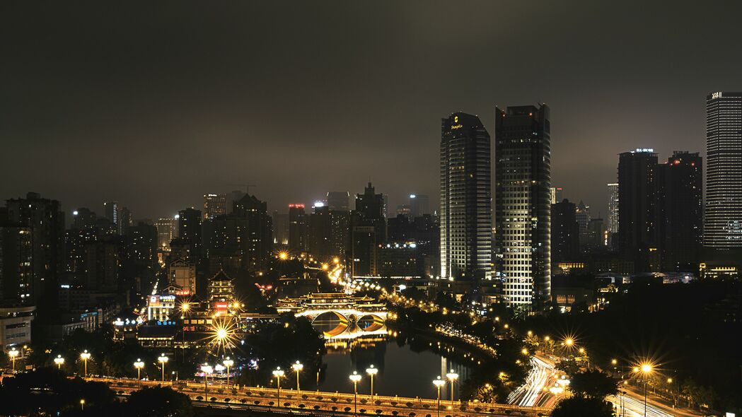 城市摩天夜景，4K超清壁纸，璀璨灯光照亮高楼道路，3840x2160高清下载