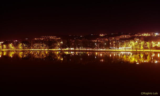 夜晚城市静谧灯光，高清PNG透明背景，摄影风景素材下载