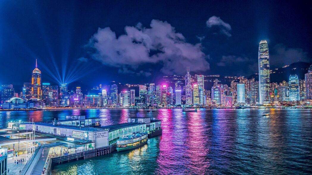 夜城港口建筑，海洋光线璀璨，4K高清壁纸下载（3840x2160）