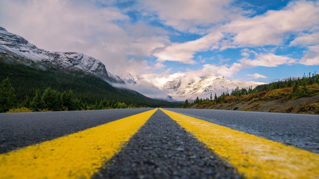 道路山脉云景，4K超清壁纸下载，3840x2160高清沥青天空图片