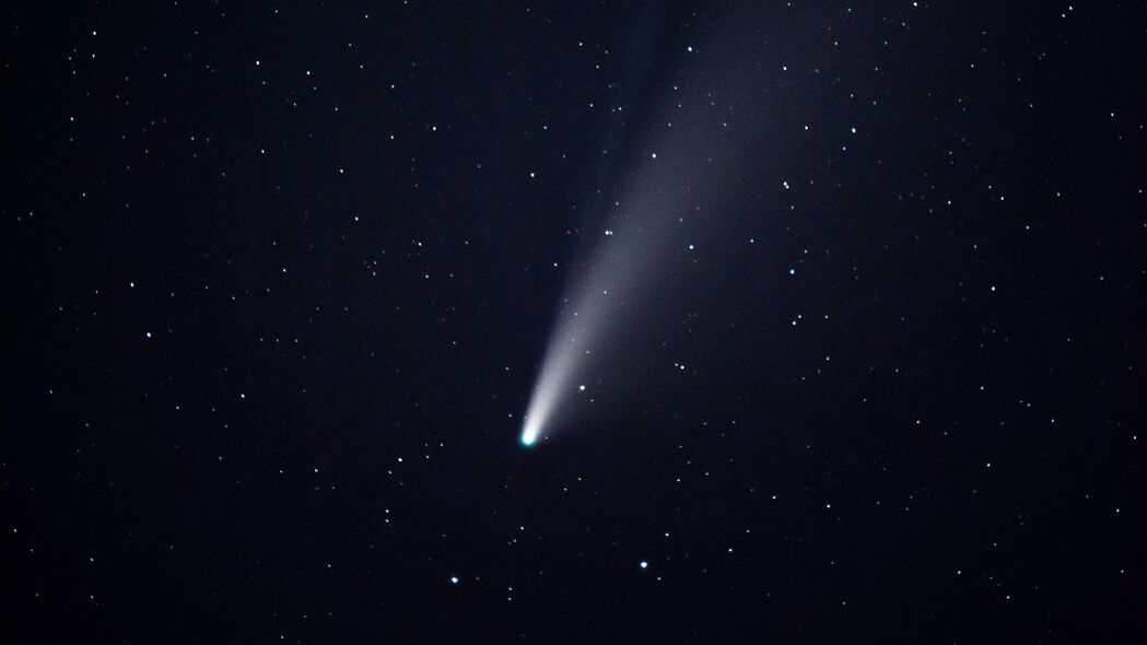 彗星陨石辉映星空，绝美4K高清壁纸，3840x2160分辨率，免费下载！