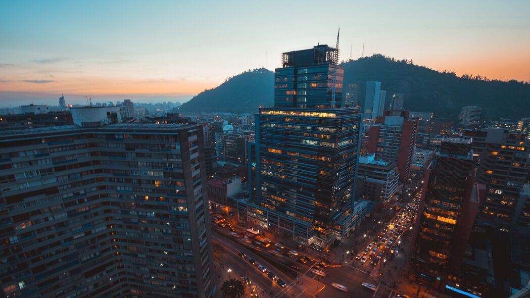 城市建筑夜景，璀璨灯光下的4K高清壁纸，3840x2160超清分辨率，尽享道路与建筑的绝美风景图片