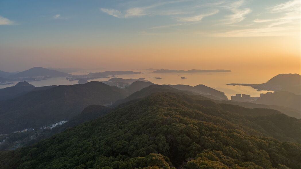 丘陵绵延，山脉雄伟，大海浩渺，地平线无际——精选4K高清风景壁纸，3840x2160分辨率，免费下载