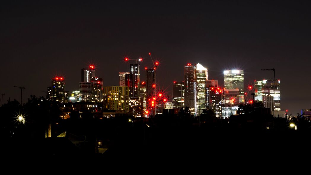 夜城建筑之美，梦幻夜光4K壁纸，高清3840x2160背景图片，一键下载