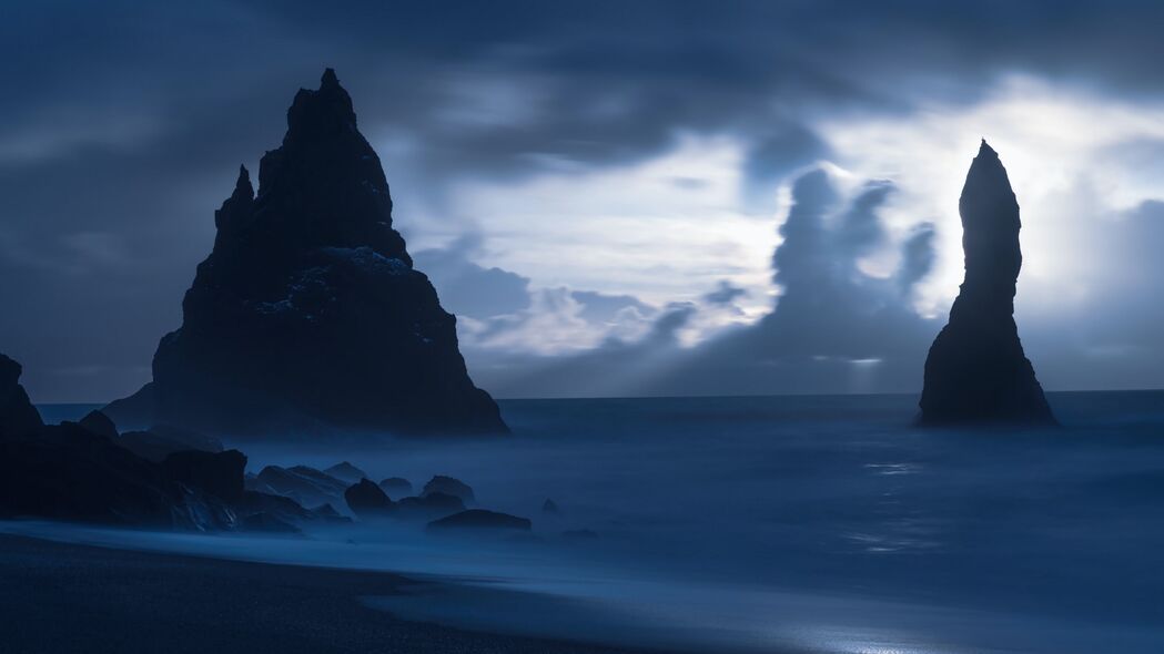 岩石海岸夜色，超清4K深色风景壁纸，3840x2160高清下载