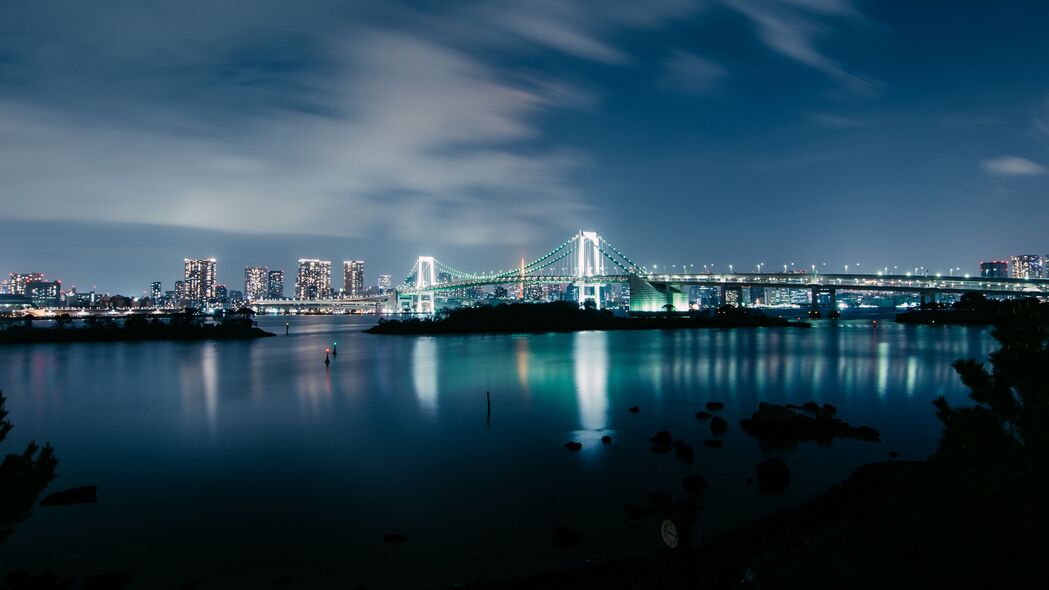 桥映辉光，夜晚天空美景，4K高清壁纸（3840x2160）免费下载