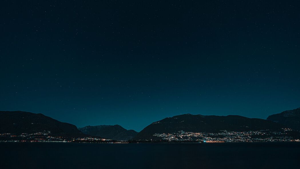 山丘之夜，星空与海洋辉映，绝美4K壁纸，3840x2160高清下载