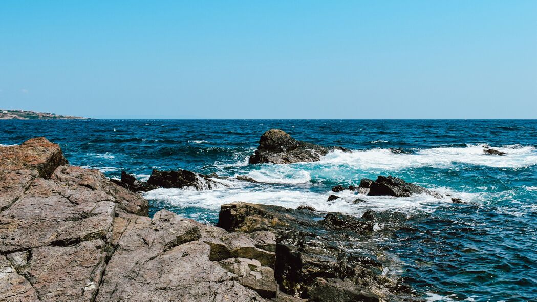 震撼岩石海岸风光，4K超高清大海波浪壁纸，3840x2160精美下载