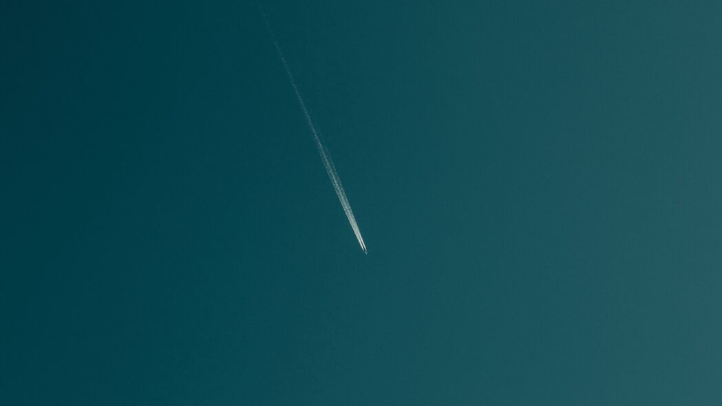 平面轨迹天空之美，极简仰视4K壁纸，超清3840x2160背景图片，免费下载