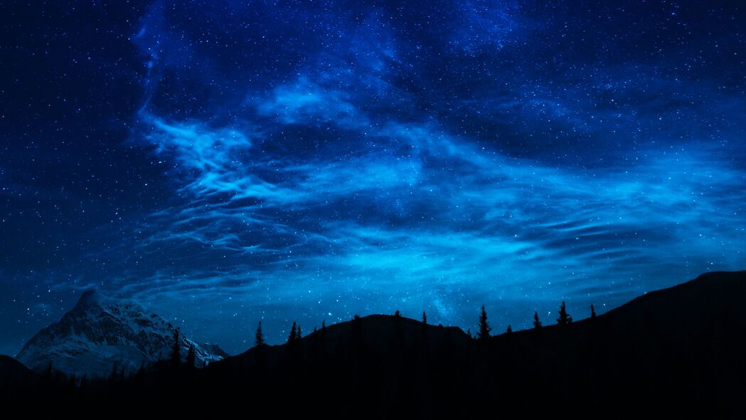 夜间星空，山峰之巅的璀璨星云4K壁纸，高清3840x2160背景图片，一键下载