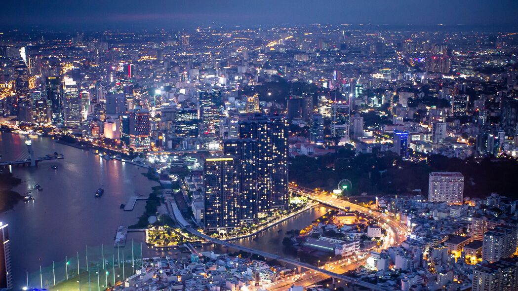 夜城建筑璀璨河流，超清4K灯光壁纸，3840x2160高清风景图，一键下载！