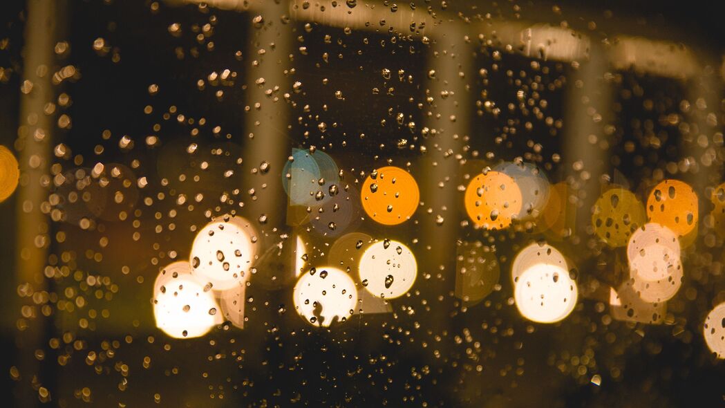 眩光水滴玻璃模糊效果，雨水4K高清壁纸，3840x2160超清分辨率，精美背景图片免费下载