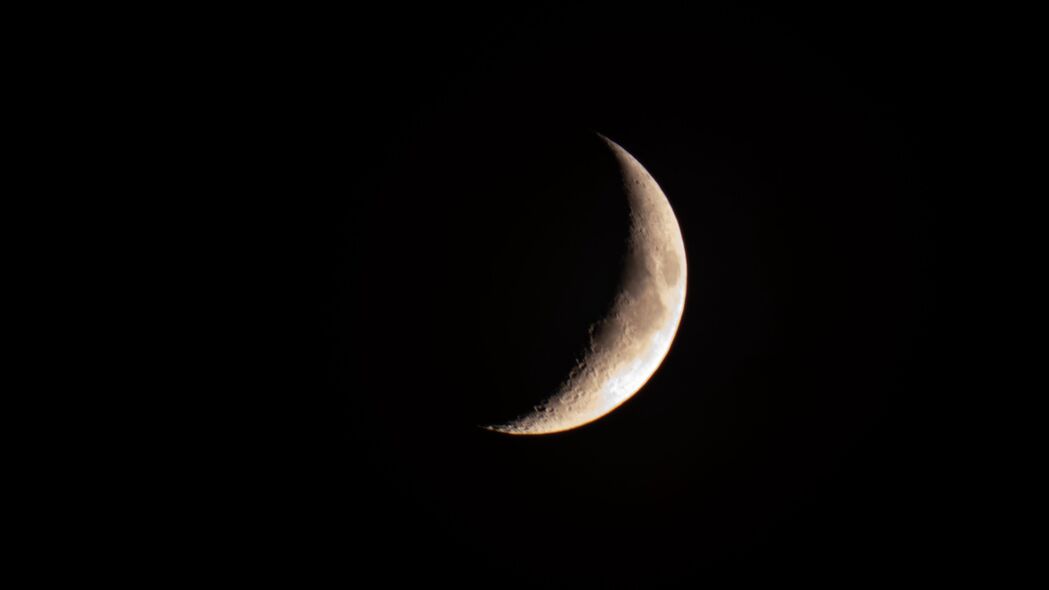 月亮阴影之夜，高清4K黑色背景壁纸，3840x2160分辨率，免费下载