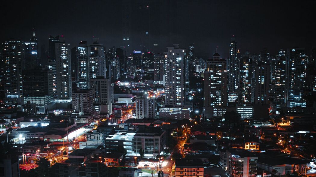 夜城建筑光影，深邃4K壁纸，高清展现灯光道路之美，3840x2160分辨率，免费下载