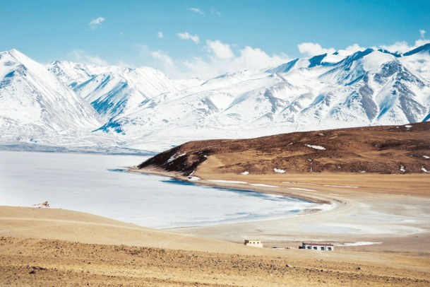 荒漠戈壁、雪山远景、荒凉道路，高清PNG透明背景风景图片素材下载