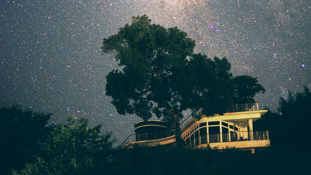 建筑映星辉，夜间4K高清壁纸——星空下的美景，3840x2160极致分辨率，畅享下载！