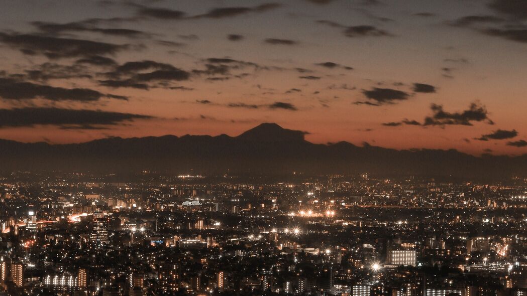 大都市夜城风光，璀璨灯光与建筑之美——4K高清壁纸（3840x2160）免费下载
