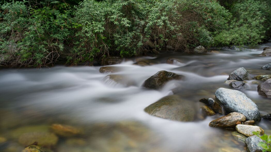 水石雾植，绝美4K风景壁纸，3840x2160高清下载，自然之美尽在眼前