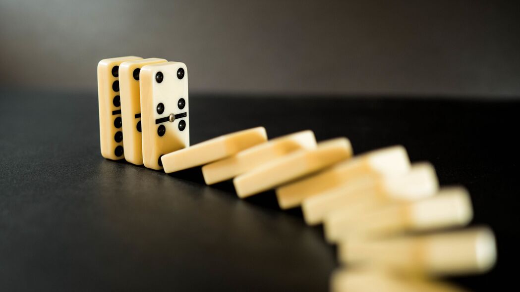多米诺骨牌4K高清壁纸，精美棋盘游戏圆点图案，3840x2160分辨率背景图片下载