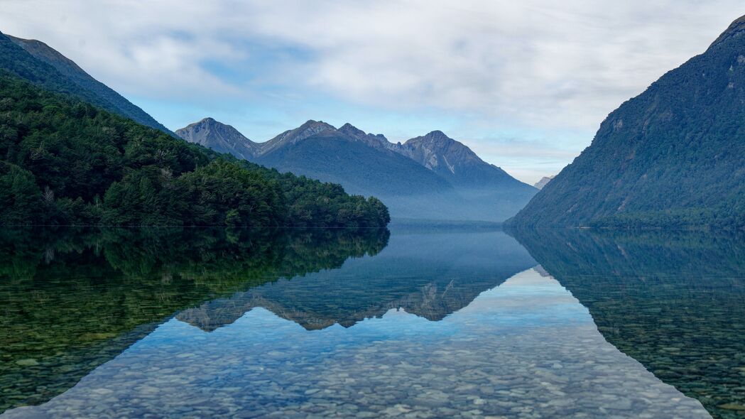 4K高清壁纸，山脉湖泊树木倒影，绝美风景，3840x2160分辨率下载