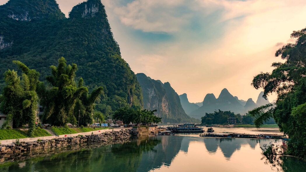 绝美岩石河流树木反射，4K超清壁纸，3840x2160高清风景图片下载