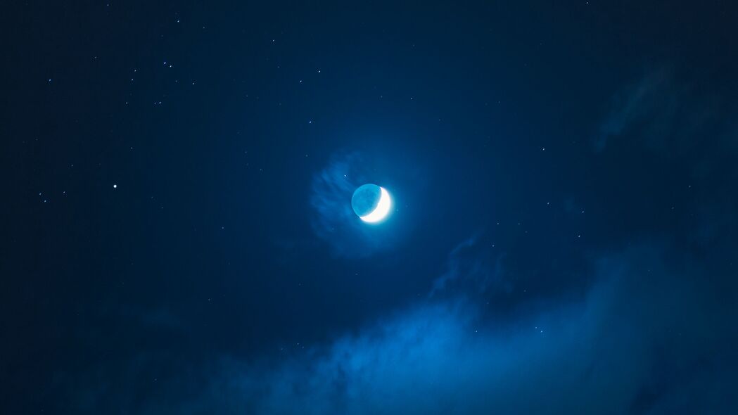 夜间冲浪，岩石、大海与月亮共舞——超清4K壁纸，3840x2160高清风景图片免费下载