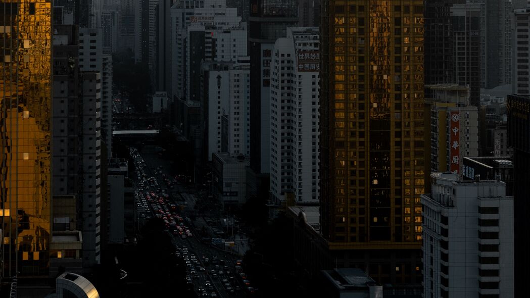 城市摩天建筑，震撼4K高清壁纸，3840x2160分辨率，道路与建筑美景尽收眼底！