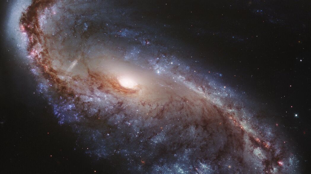 宇宙奇观，银河系螺旋之美，超高清4K太空壁纸，3840x2160分辨率，免费下载！