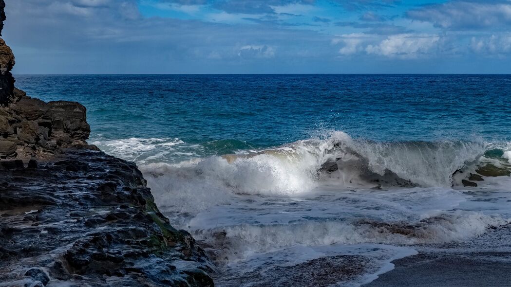岩石海岸冲浪壮观景象，海浪翻涌，海洋壮丽，4K超清壁纸，3840x2160高清风景图片下载