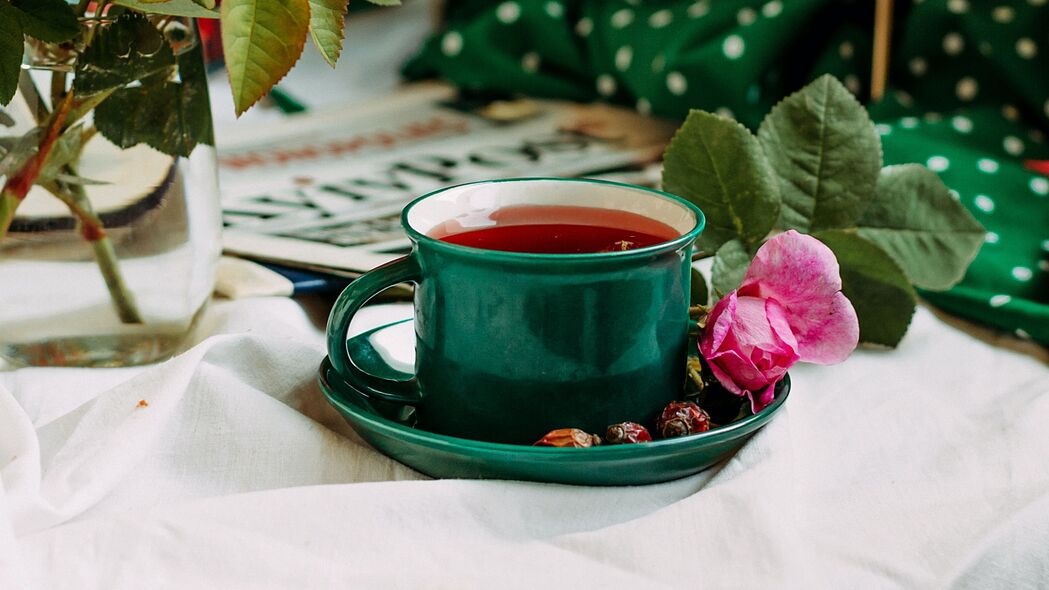 杯茶玫瑰静物，绝美4K高清壁纸，3840x2160分辨率，尽享静谧时光