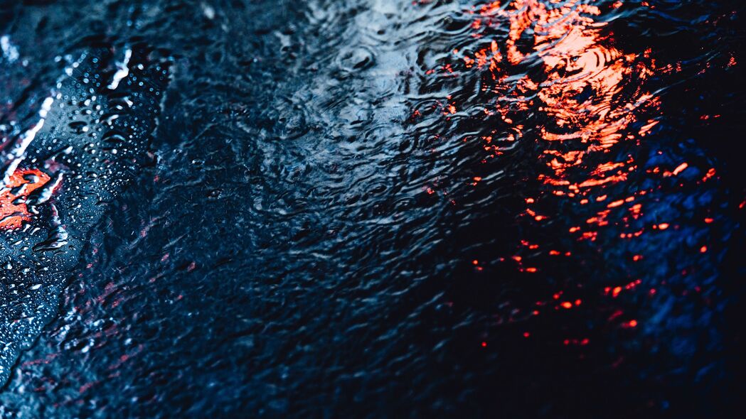 水滴喷雾雨景宏观4K壁纸，高清3840x2160背景图片，一键下载