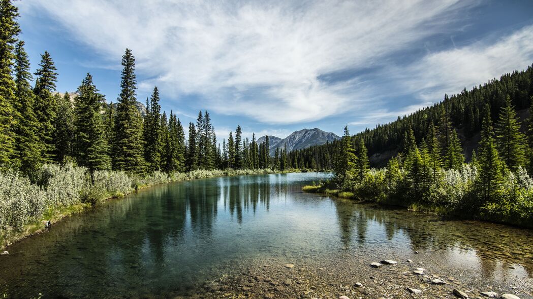 绝美山脉湖泊森林4K高清壁纸，树木石头景致，3840x2160超清下载