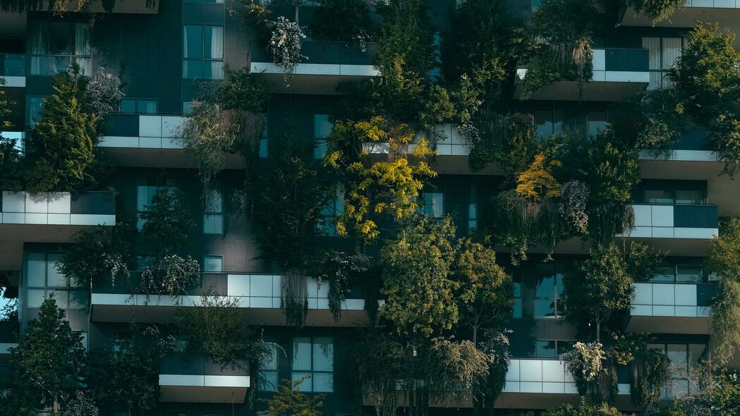 植物与建筑立面融合之美，3840x2160超清4K壁纸下载