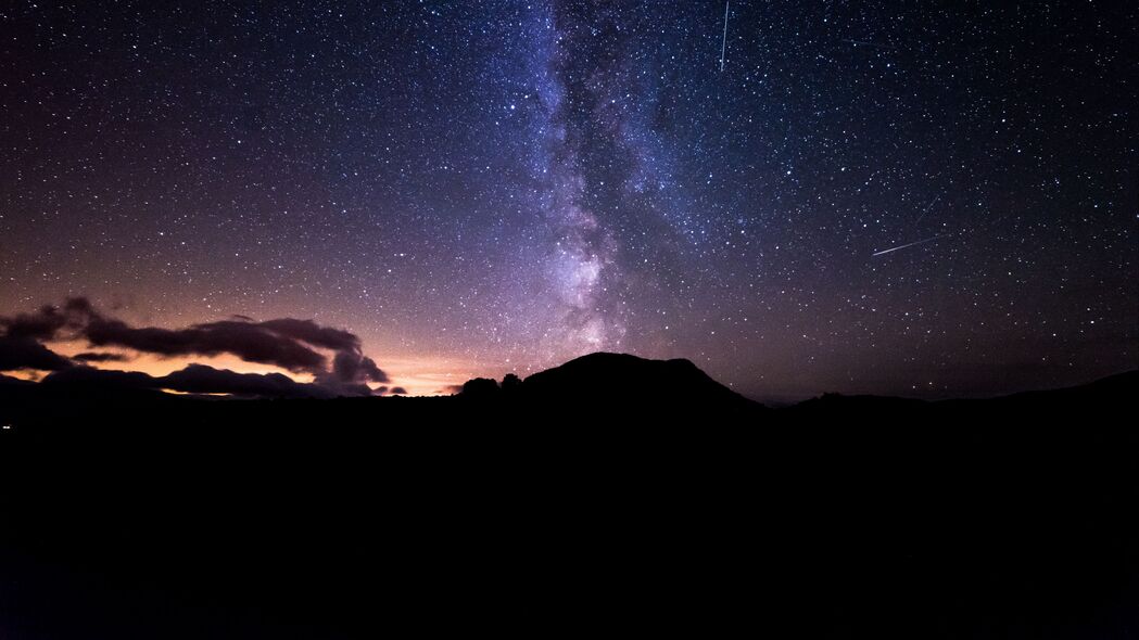 山丘星空星光璀璨，4K高清壁纸，3840x2160超清风景图片，一键下载美化桌面
