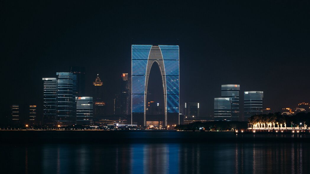 夜城摩天盛景，超清4K水景建筑壁纸，3840x2160高清下载