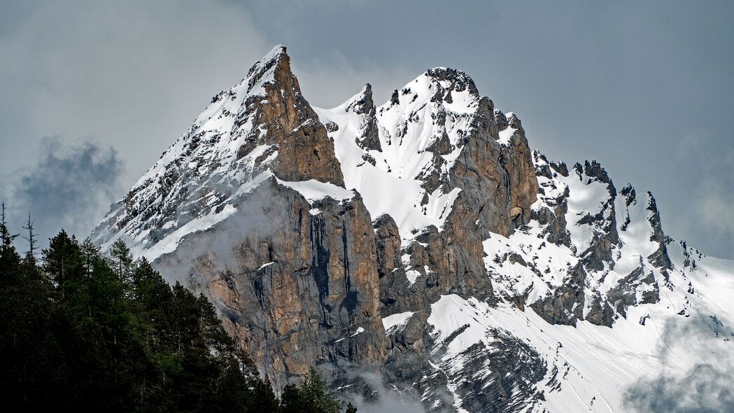 瑞士风光4K壁纸，峰峦、山脉、峡谷、森林与雪地，高清3840x2160下载