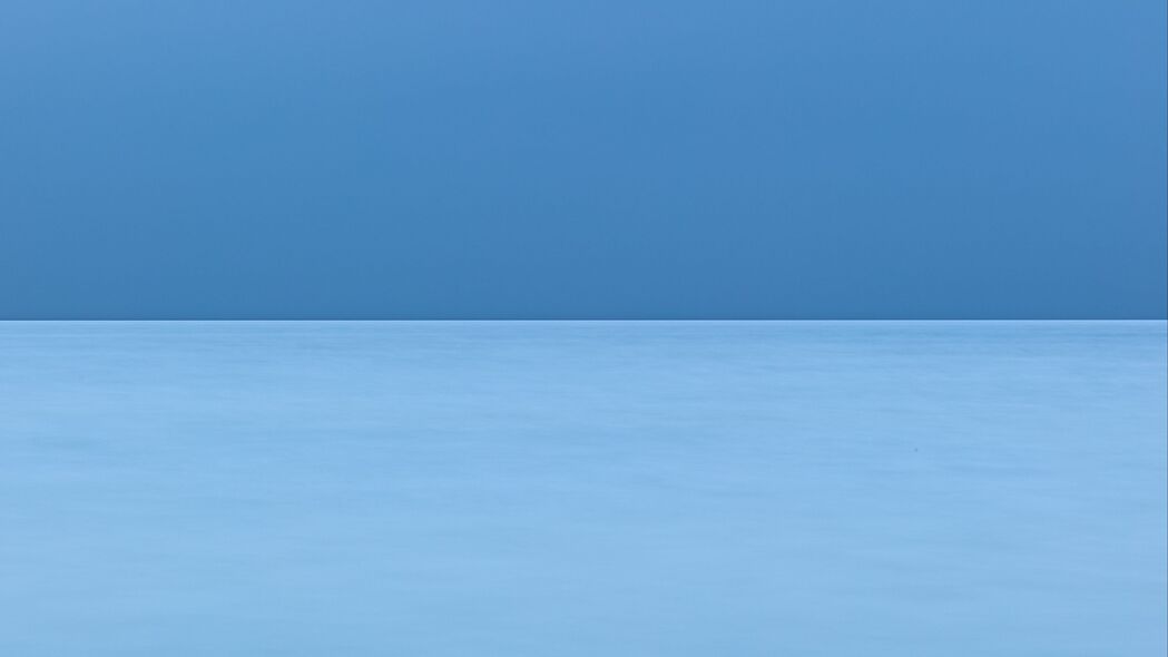条纹蓝色褪色效果彩色4K高清壁纸，3840x2160分辨率精美背景图片，一键下载！