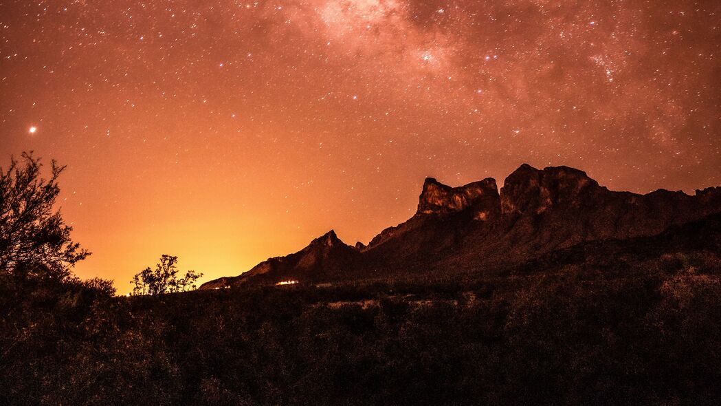 岩石星空高清4K壁纸，星星灌木美景，3840x2160分辨率下载