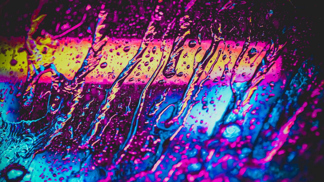 多色水滴表面高清4K壁纸，3840x2160超高清背景图片下载