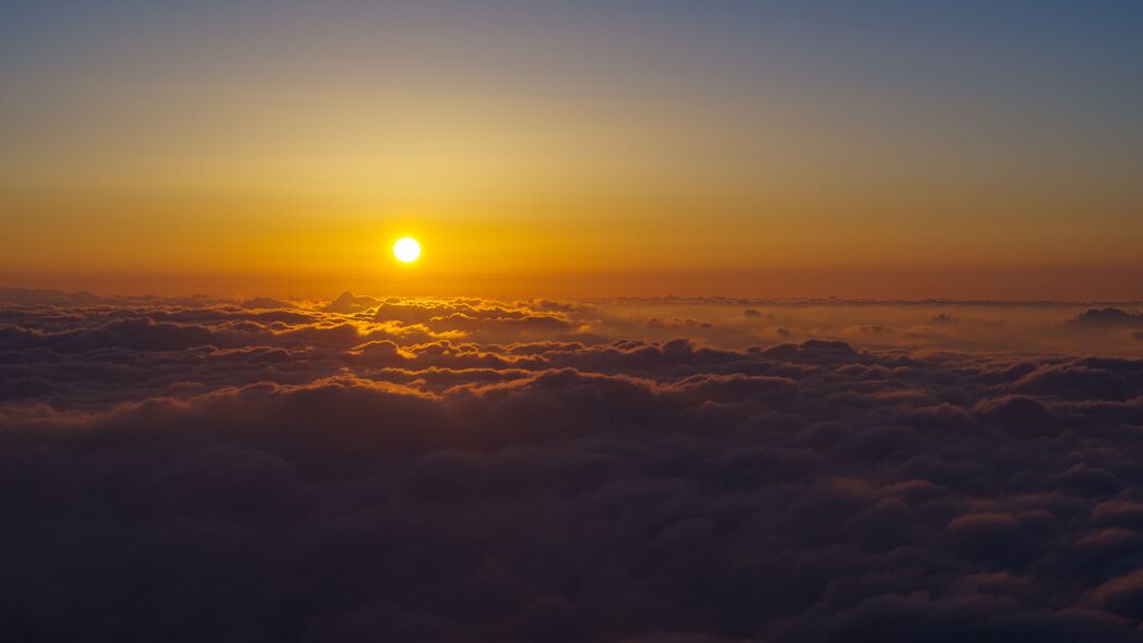 太阳余晖映天穹，绝美云卷日落图——4K超清壁纸，3840x2160高清下载