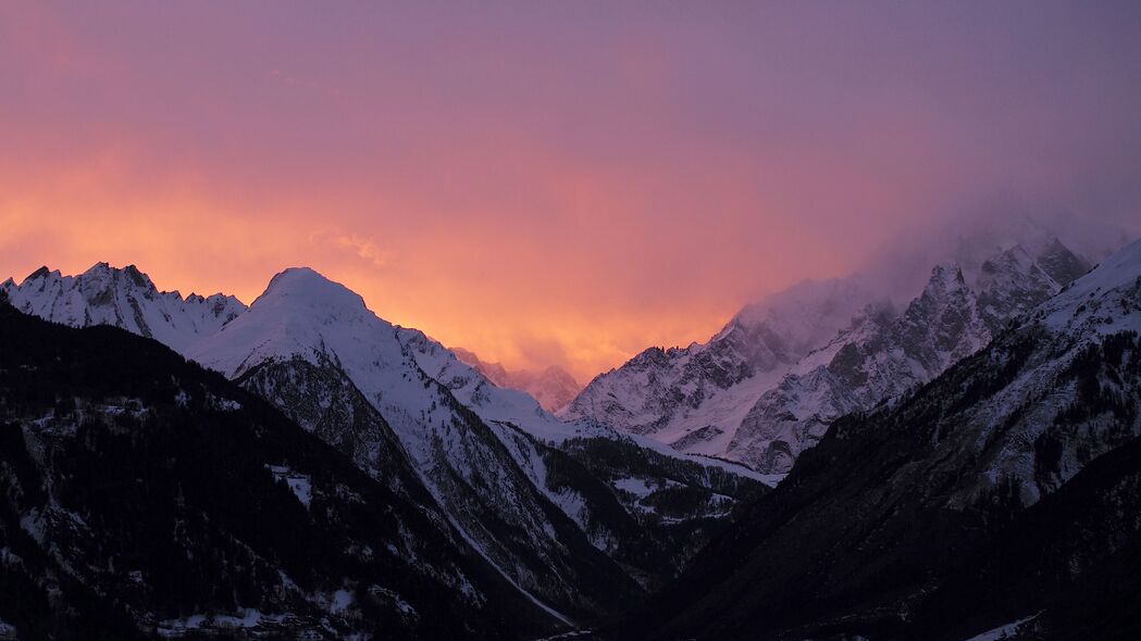 山脉雾雪黄昏美景，4K高清壁纸3840x2160，免费下载！