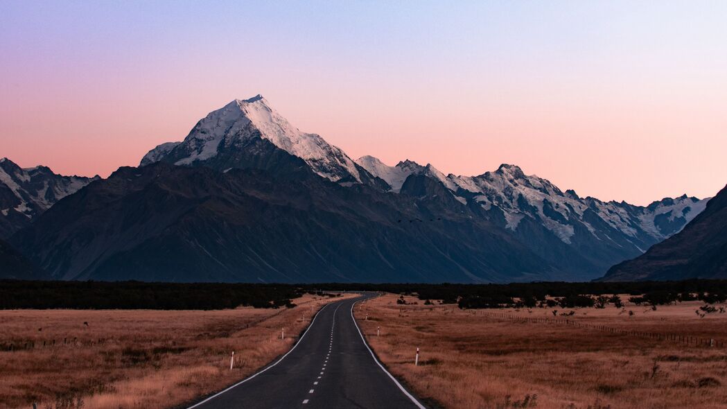 道路山脉峰景，4K高清壁纸，3840x2160分辨率，精美标记，一键下载