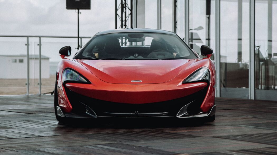 mclaren P1跑车红色高清4K壁纸，3840x2160分辨率，炫酷汽车图片下载