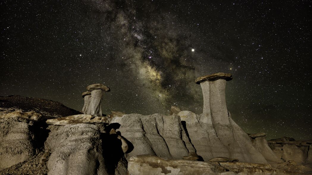 岩石与星辰之美，高清4K风景壁纸，3840x2160分辨率，精选石头与星星主题，一键下载！