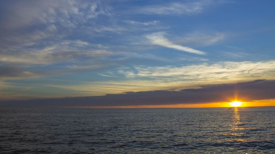 日落地平线大海天空云美景，4K超清壁纸3840x2160，高清风景图片免费下载